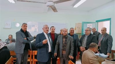 ناصر شعبان يتفقد أعمال التصحيح وتقدير الدرجات للشهادة الإعدادية