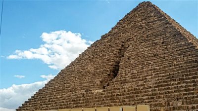 أول تعليق من مصطفى وزيري على جدل تغليف هرم منكاورع بالجرانيت