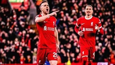 ليفربول يواصل صدارة الدوري الإنجليزي ومانشستر يطارده 