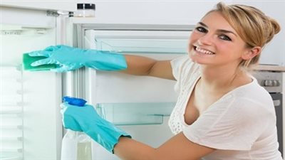 الطريقة الصحيحة لتنظيف الثلاجة من الداخل والخارج