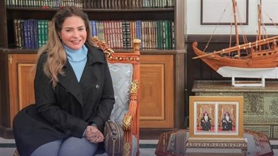 تكريم صابرين فى سلطنة عمان ومنحها درع الثقافة