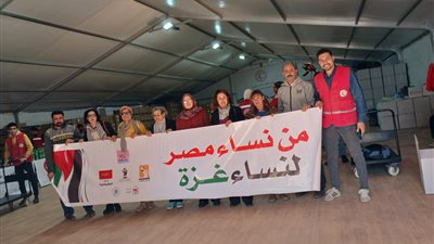 «حملة من نساء مصر لنساء غزة» توفر البنج ولبن أطفال والبطاطين لأهالي غزة