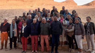 وفد سياحي متعدد الجنسيات يزور المناطق الأثرية بالمنيا