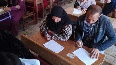 محافظ المنيا: 350 دارسا يتقدمون لاختبارات دورة يناير ضمن مشروع «المصريون يتعلمون»