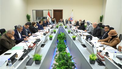 وزير الصحة يؤكد أهمية تطوير وتشجيع الصناعات الدوائية المحلية خلال الفترة المقبلة