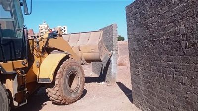 ضمن الموجة الـ22.. إزالة عدد من حالات التعدي على ملاك الدولة بأسوان