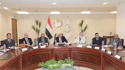 «حجازى» يستعرض خطة الوزارة لسد العجز المعلمين بمسابقة ٣٠ ألف معلم