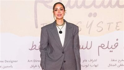 بسنت شوقي تفاجئ الجمهور بإطلالة غريبة (فيديو)