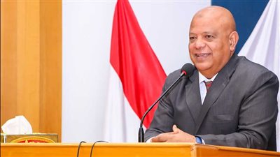 تفاصيل اجتماع رئيس هيئة ميناء دمياط وعدد من الشركات