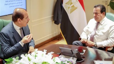 وزير الصحة يوجه بتكثيف الإجراءات الوقائية ومنع دخول أي أمراض معدية من الخارج