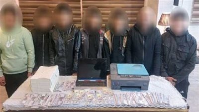 سقوط عصابة خطيرة لترويج العملات المحلية والأجنبية المزيفة بالقليوبية