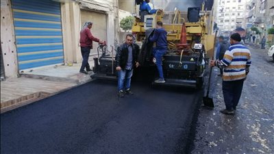 ترميم ورصف ورفع كفاءة الشوارع بحي غرب المنصورة ضمن الخطة الاستثمارية