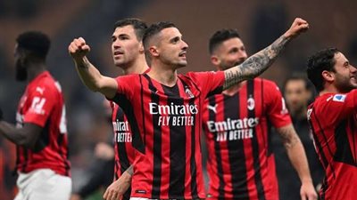 الميلان في مواجهة صعبه امام نابولي في الدوري الإيطالي 