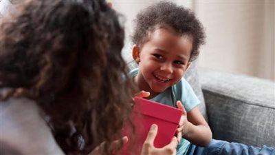 كيف تتحدث إلى الأطفال الصغار حتي ينفذوا ما تريد؟