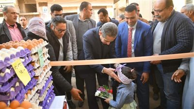محافظ الغربية يفتتح منفذين جديدين بقريتي الجميزة وشبرا قاص لبيع السلع بالسنطة