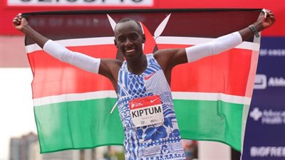 مصرع العداء الكيني كيبتوم صاحب الرقم القياسي العالمي في سباق الماراثون