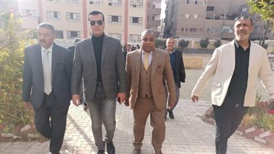 مدير تعليم قنا يتابع الانضباط الإداري وسير العملية التعليمية بمدارس نجع حمادي