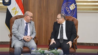 رئيس هيئة الدواء يستقبل ممثل منظمة الصحة العالمية بمصر لبحث سبل التعاون 