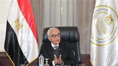 قرارات عاجلة من وزير التعليم بشأن تعيينات المعلمين ومجموعات الدعم والكتب الدراسية