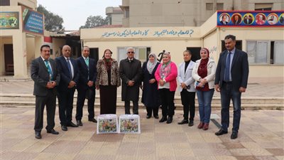 مدير تعليم القاهرة يتفقد انتظام اليوم الثانى للدراسة ويكرم الطلبة المتفوقين