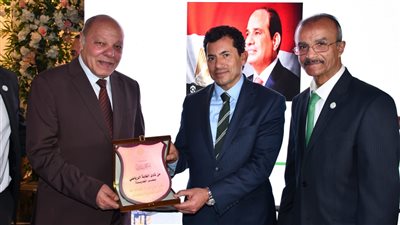وزير الرياضة يفتتح العديد من المنشآت الرياضية بنادى الغابة بمصر الجديدة