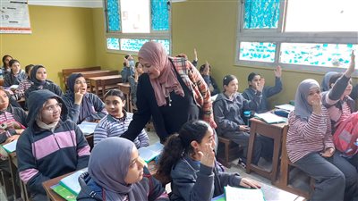 وكيل تعليم القاهرة تتفقد سير العملية التعليمية بإدارة حدائق القبة التعليمية 