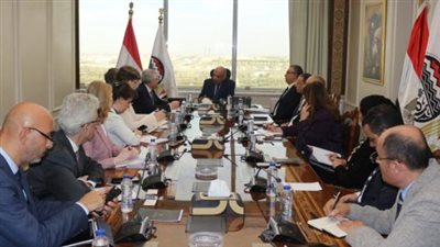 مصنع جديد للأمونيا الخضراء بمشاركة القطاع الخاص.. والنصر للسيارات تنتج حافلات صديقة للبيئة