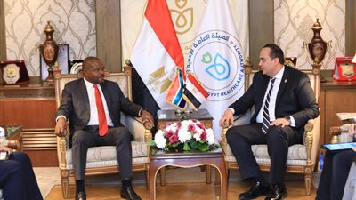 رئيس الرعاية الصحية يبحث مع سفير جنوب إفريقيا فرص التعاون في السياحة العلاجية 