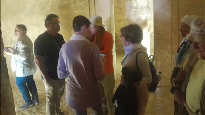 وفد سياحي إسباني يزور منطقة «تل العمارنة» الأثرية في المنيا