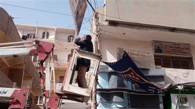 حملة مكبرة لمراجعة الإعلانات المخالفة في سمالوط بالمنيا