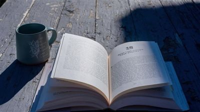 هل تساعد وسائل التواصل الاجتماعي الشباب على قراءة الكتب؟ إجابة مفاجآة