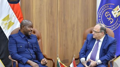 رئيس هيئة الدواء يبحث مع سفير جنوب إفريقيا سبل تعزيز التعاون بين البلدين