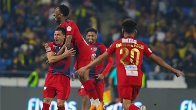 مواجهة قوية بين ضمك والشباب في الدوري السعودي