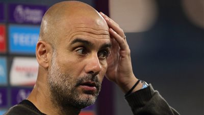 جوارديولا يرد على أسطورة اليونايتد بعد وصف السيتي بفريق ممل