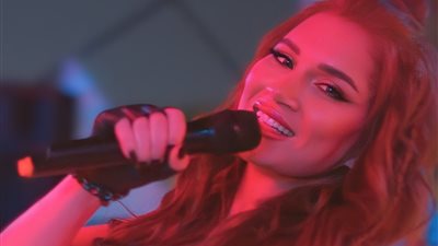 نوال تطرح أغنية «أنا بلا فخر» من فيلم عادل مش عادل