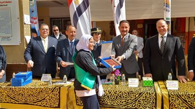 تعليم الجيزة تحتفل بيوم الوفاء لشهداء الشرطة البواسل (صور)