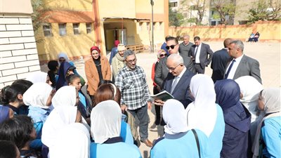 وزير التعليم يجري زيارة مفاجئة لإحدى مدارس القاهرة لهذا السبب 
