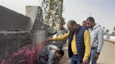 زراعة ١١٠ أشجار مثمرة بمركزى دير مواس وسمالوط بالمنيا