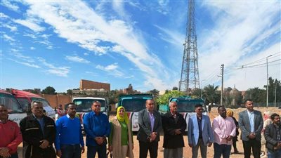 تسليم 78 ألف و700 شجرة ظل ومثمرة لمسؤولي المحليات بأسوان 