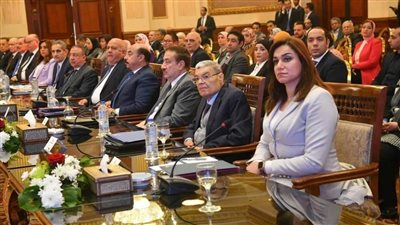 محافظ المنيا يستعرض جهود المحافظة فى ملفات المعارض الرمضانية والتعديات ومركز السيطرة