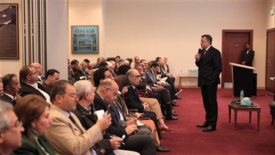 وزير السياحة والآثار يعقد الملتقى الدوري للقيادات العليا والوسطى بالوزارة وهيئاتها التابعة تحت عنوان 