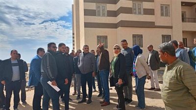 وزير الإسكان يتابع سير العمل بمشروعات المرافق والطرق بـ 5 مدن جديدة
