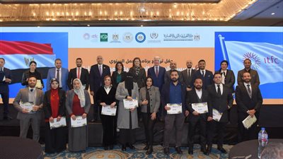 مصر توقع اتفاقًا للحصول على 1.5 مليار دولار لاستيراد سلع التموين والبنزين