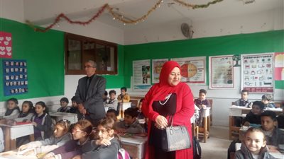 وكيل تعليم القاهرة تتفقد سير العملية التعليمية بمدرسة سعد زغلول للغات (صور)