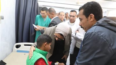 محافظ الوادي الجديد: تحسن وخروج 46 طالبا من مصابي حادث السيرك(صور)