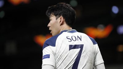 أسطورة يونايتد يطالب بالتعاقد مع «سون ودى يونج» الصيف المقبل