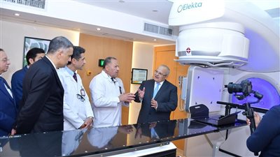 يعالج 1000 مريض سنويا.. رئيس جامعة القاهرة يفتتح جناحا جديدا للعلاج الإشعاعي بمعهد الأورام