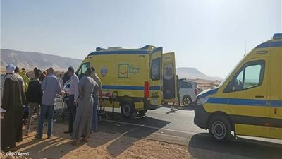 بالأسماء.. إصابة 12 شخصا في حادث انقلاب سيارة ربع نقل بأسوان