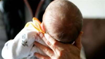 أنجبت طفلًا فمات.. سيدة تختطف رضيعًا خوفًا من زوجها بأسيوط