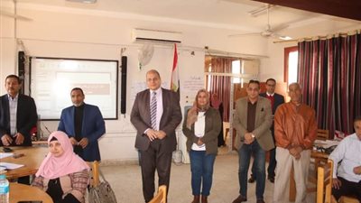 وكيل تعليم بني سويف يتابع تدريب معلمات التعليم المجتمعي على برنامج مهارات التدريس